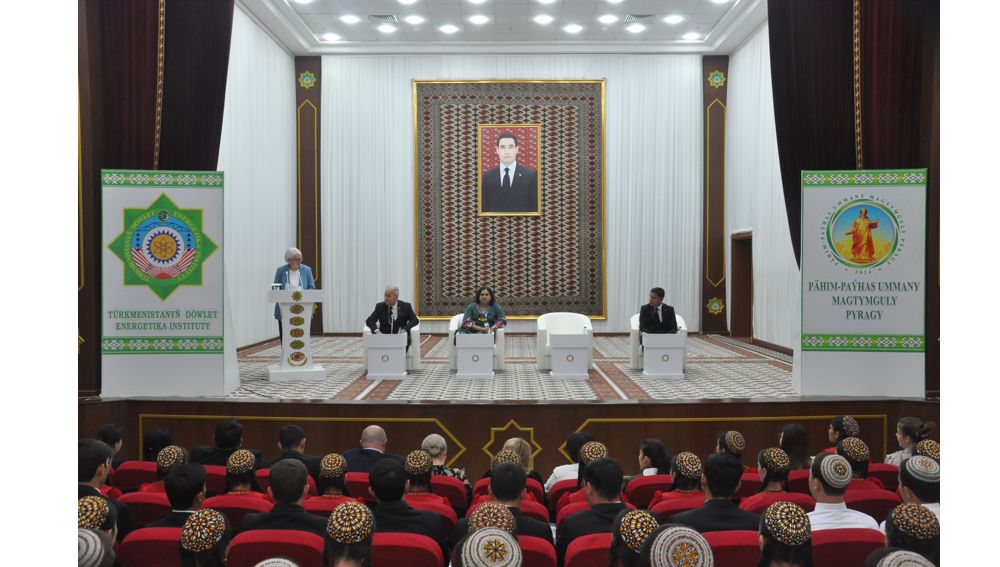 Maryda ýaşlaryň howanyň üýtgemegine garşy maslahaty geçirildi