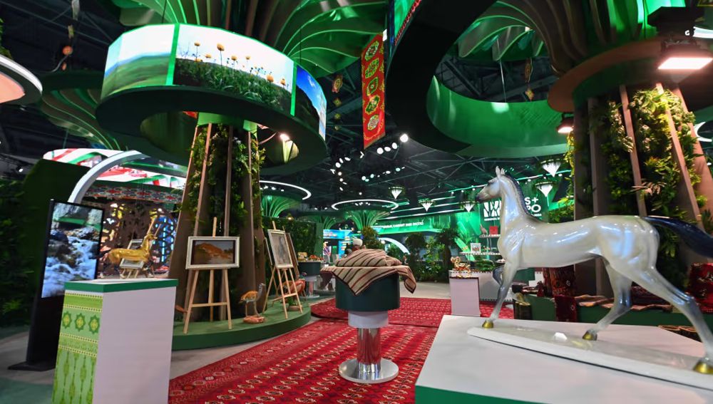 Türkmenistanyň Prezidenti «RES 2026 EXPO» sergisine baryp gördi